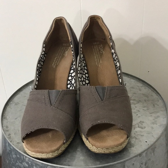 TOMS Open Toe Wedges - Picture 2 of 7